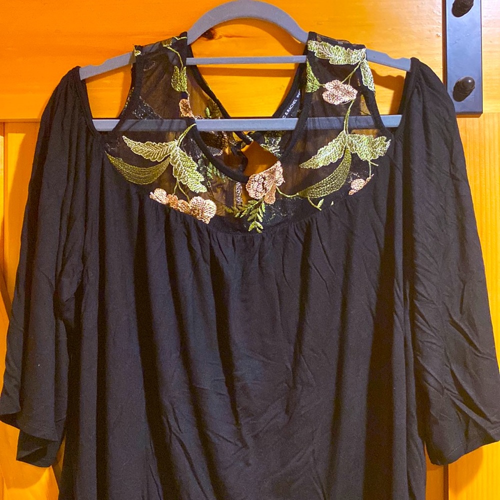 Beautiful detailed cold shoulder top!! brand without tags.